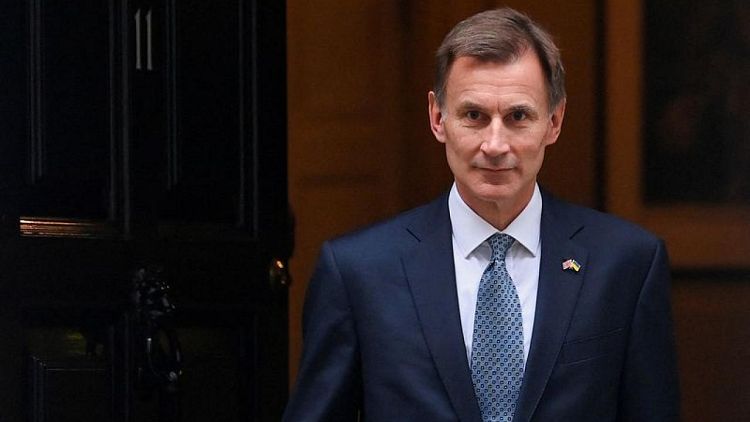 El ministro de Finanzas británico Hunt dice que los próximos dos años serán difíciles