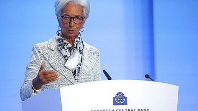 El BCE podría tener que restringir el crecimiento para frenar la inflación, dice Lagarde