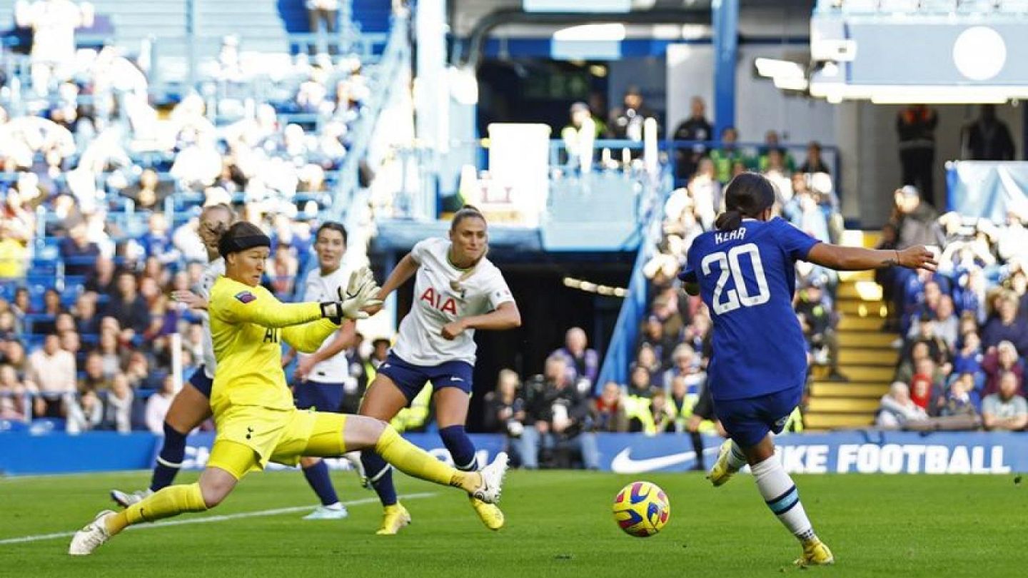 Chelsea down Spurs, Arsenal lose to Liverpool as WSL kicks off