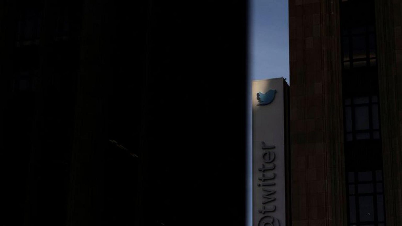 Musk tells Twitter staff no more layoffs planned - Verge reporter