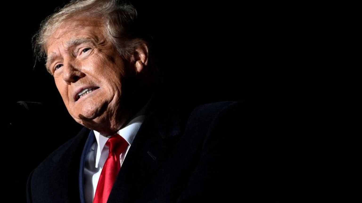 Contador externo de Trump declara que "confió" en el exdirector financiero de la empresa
