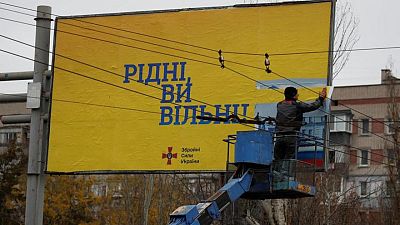 خيرسون الأوكرانية تزيل لافتات التأييد لروسيا