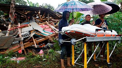 Réplicas y fuertes lluvias dificultan el trabajo de los socorristas del terremoto de Indonesia