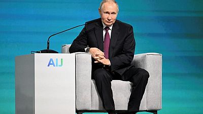 Putin aborda con líder iraquí limitación del precio del crudo de Occidente: Kremlin, citado por TASS