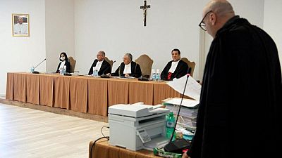 Corte del Vaticano escucha llamada telefónica grabada en secreto del cardenal con el Papa Corte del Vaticano escucha llamada telefónica grabada en secreto del cardenal con el Papa