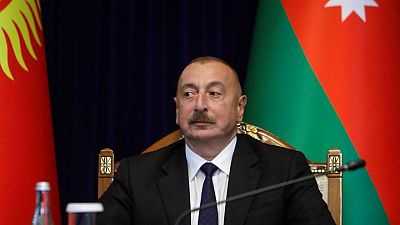 أذربيجان تلغي محادثات مع أرمينيا وترجع السبب لمشاركة ماكرون