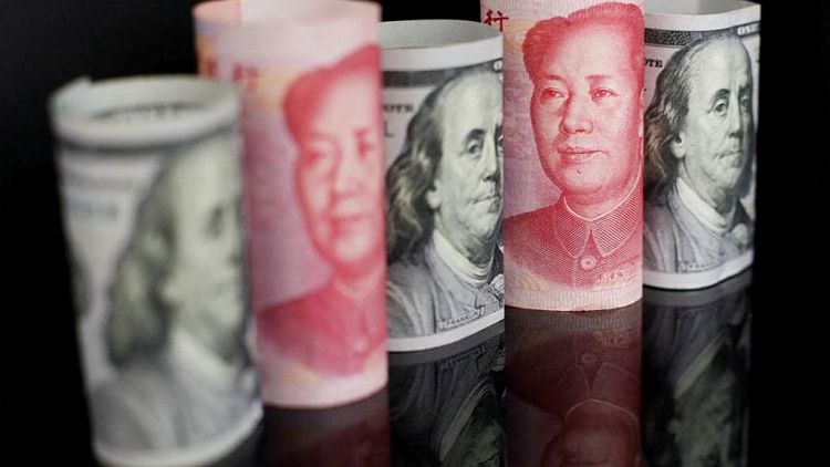 El dólar cae, mientras que el yuan se desploma por protestas en China