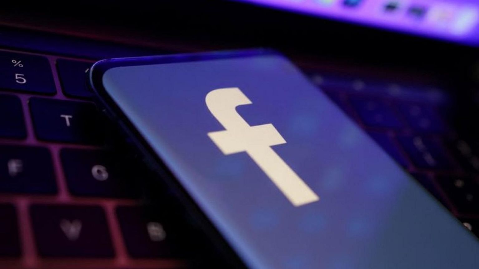 El regulador irlandés multa a Facebook con 265 millones de euros por violación de privacidad