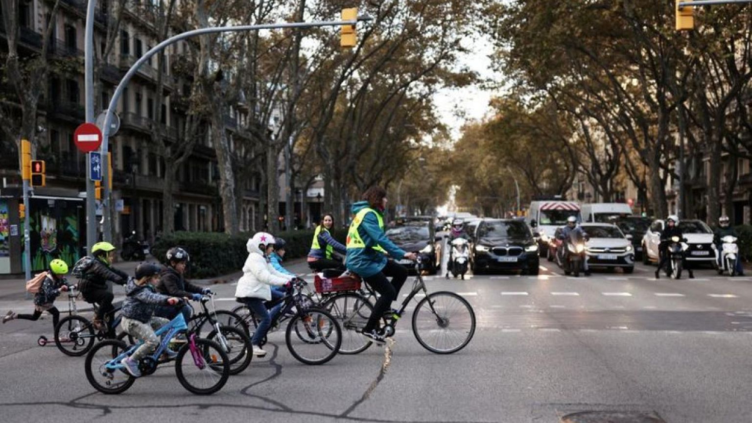 Barcelona's bike bus scheme for kids encourages green transport habits