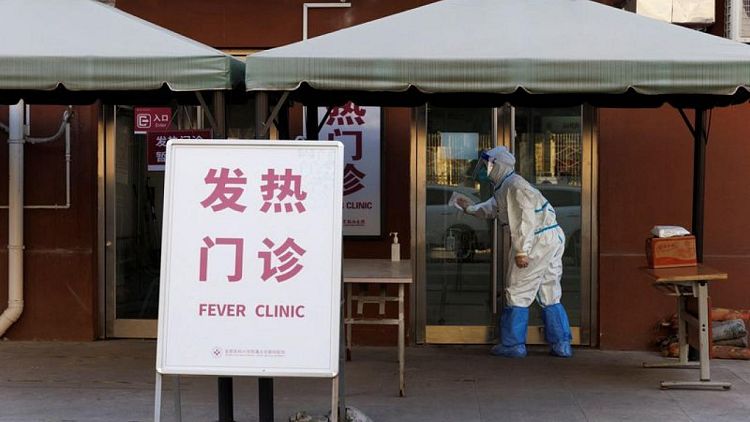 EXCLUSIVA-China permitirá la cuarentena domiciliaria de algunos infectados por COVID -fuentes