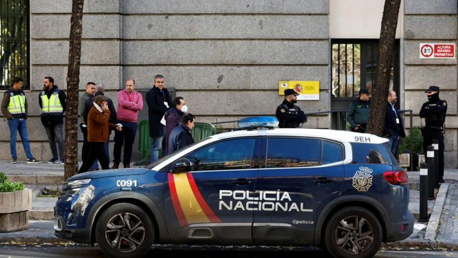 U.S. embassy in Madrid receives letter similar to five letter bombs -La Sexta TV