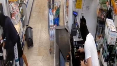 Puntavano una pistola alla tempia per avere il denaro Puntavano una pistola alla tempia per avere il denaro