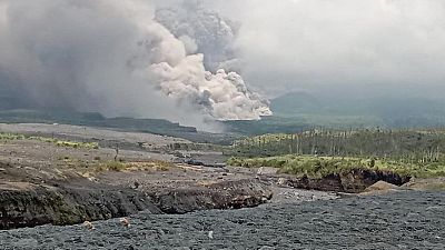 Indonesia evacua a sus habitantes por erupción de un volcán en la isla de Java