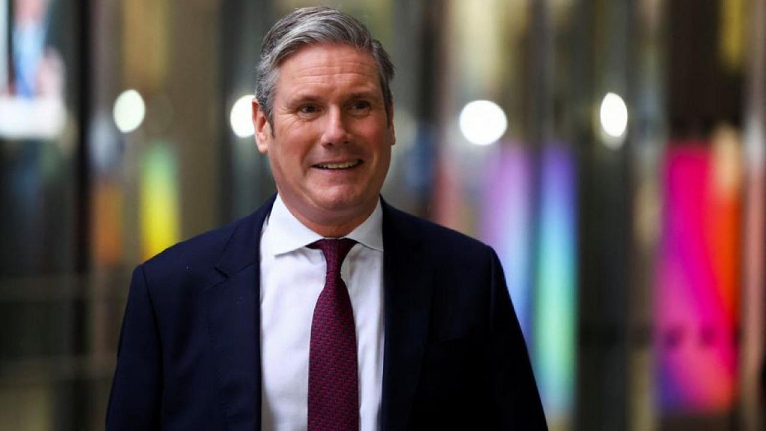 El laborista británico Starmer apoya los planes para restar poder a Westminster