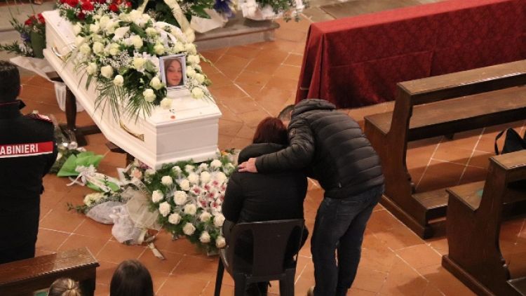 A S. Maria Tiberina funerali di Luana, a Riosecco quelli di Nico