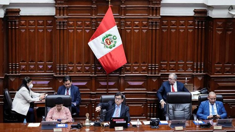 El presidente Castillo anuncia sorpresivamente la disolución del Congreso peruano