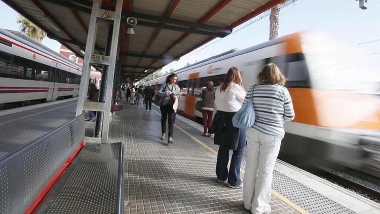 Varios heridos leves tras el choque de dos trenes en Cataluña -servicios de emergencia
