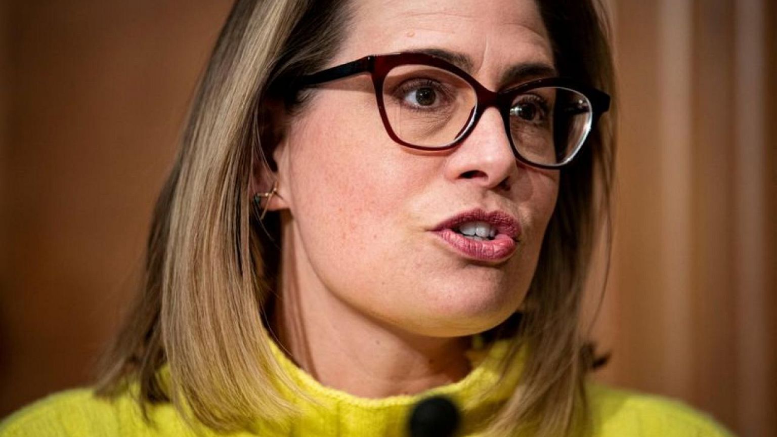Una senadora estadounidense abandona el Partido Demócrata y se registra como independiente