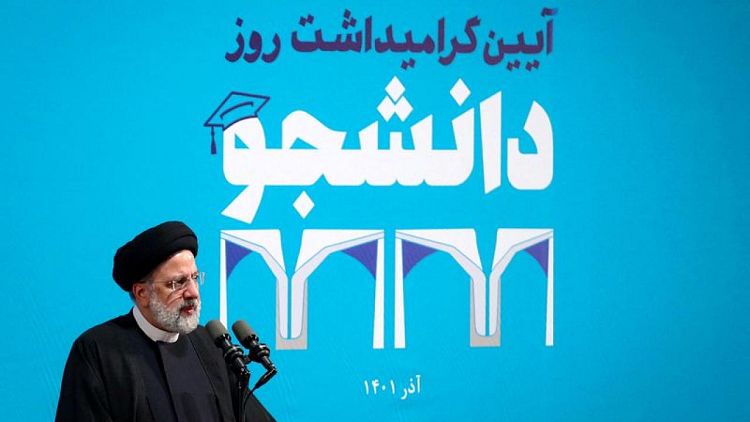 Presidente iraní promete seguir con represión de manifestantes; destacado clérigo critica ejecución