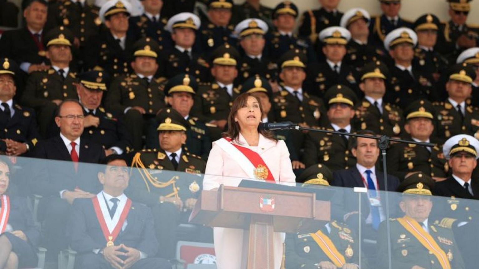 Perú declara persona no grata a embajador de México por asilo a familia de expresidente