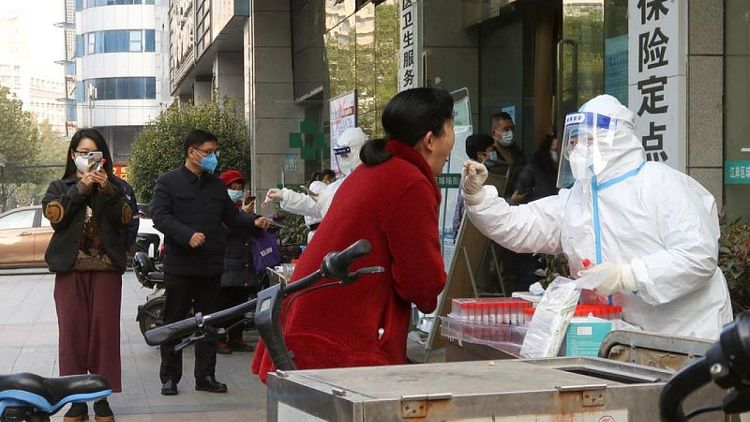 China aborda problemas de suministro médico y aumento de precios en medio de temores por COVID