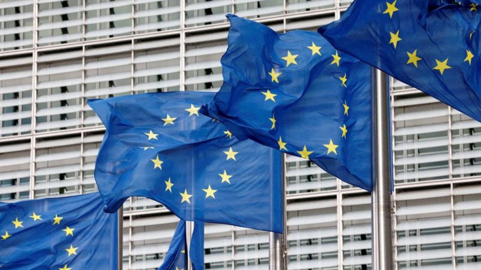 EU regulators tweak state aid rules to boost broadband rollout