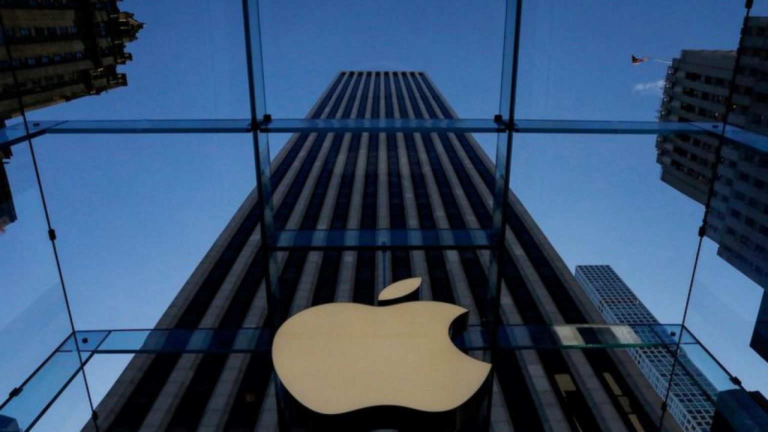 Apple should face 6 million euro fine, advisor to French privacy watchdog says