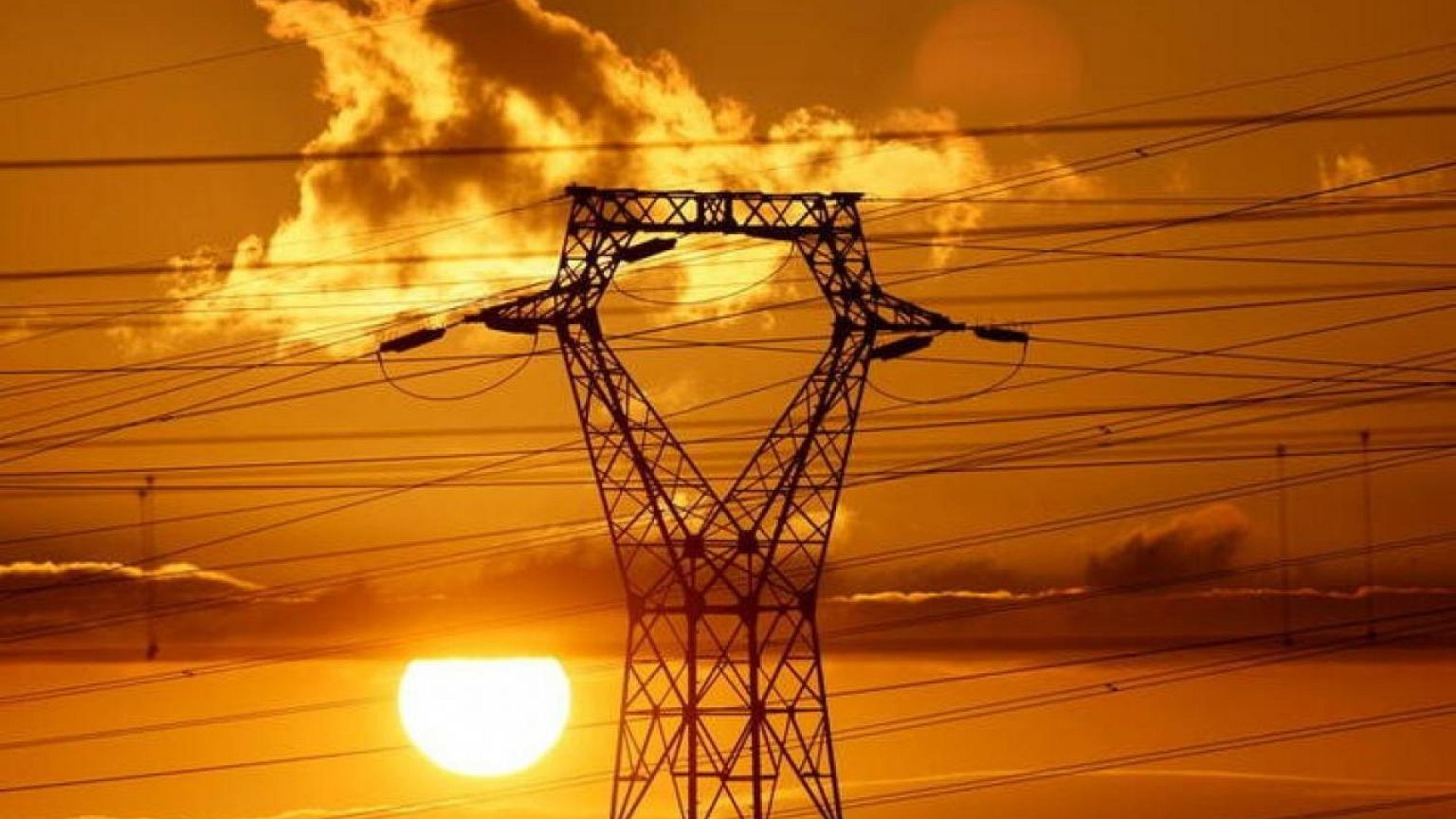 Francia recorta exportaciones de electricidad a Reino Unido; sube importaciones de Bélgica e Italia