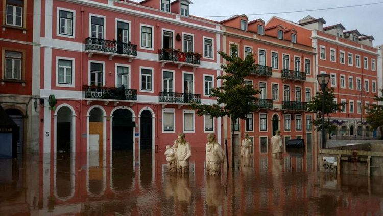 Las autoridades de Lisboa instan a quedarse en casa ante las fuertes lluvias e inundaciones
