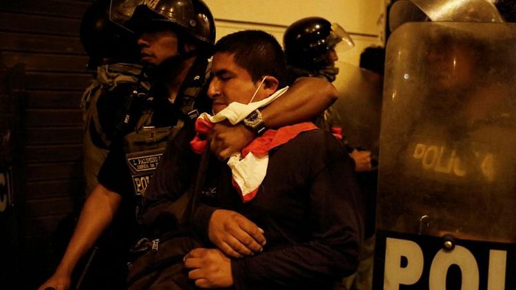 Perú declara "estado de emergencia" por 30 días debido a las protestas