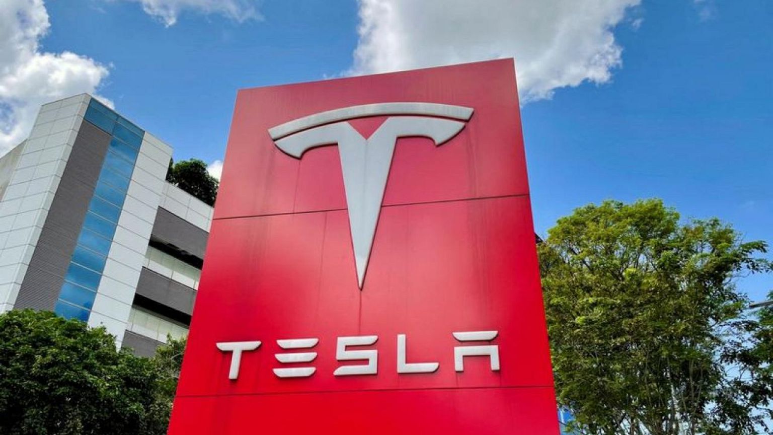 Las acciones de Tesla caen porque los inversores critican el enfoque de Musk en Twitter