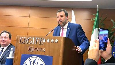Sotto il loro naso milioni in corruzione da Paesi islamici Sotto il loro naso milioni in corruzione da Paesi islamici