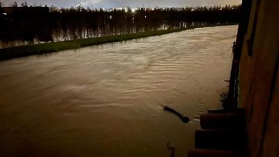Alle 8 fiume scorre sopra i 3 metri di altezza, in aumento Alle 8 fiume scorre sopra i 3 metri di altezza, in aumento