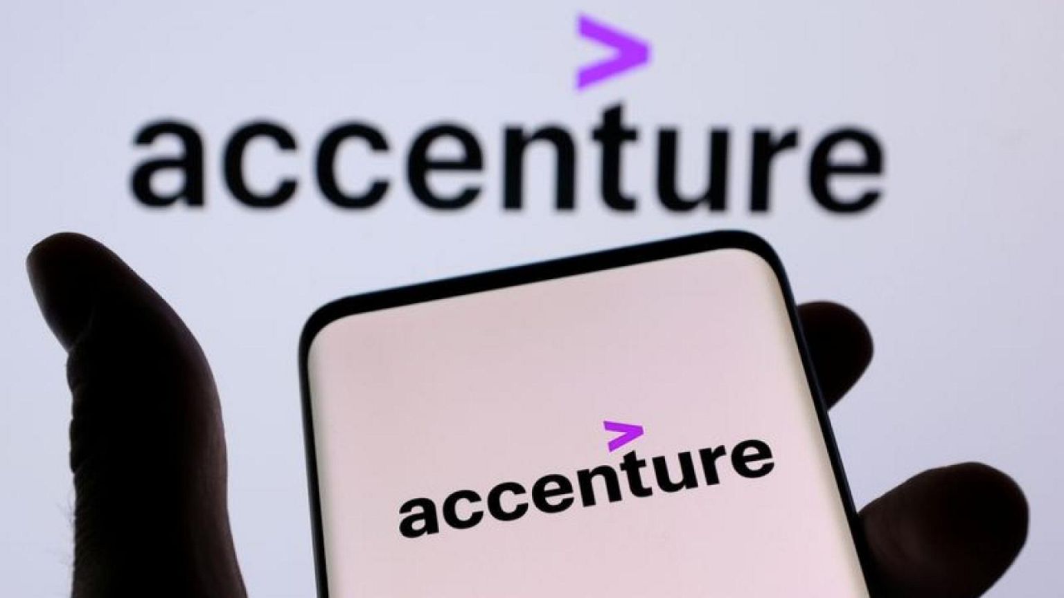 Accenture beats quarterly revenue estimates amid higher IT spending