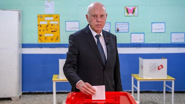الانتخابات البرلمانية في تونس تجذب 8.8% فقط من الناخبين والمعارضة تطالب الرئيس بالتنحي