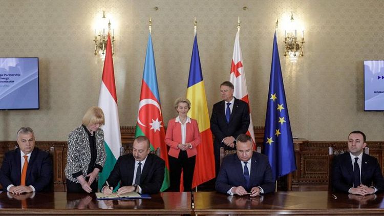 Four leaders sign agreement to bring green Azeri energy to Europe