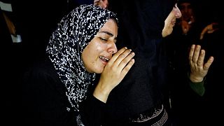بكاء أهالي الضحايا في غزة
