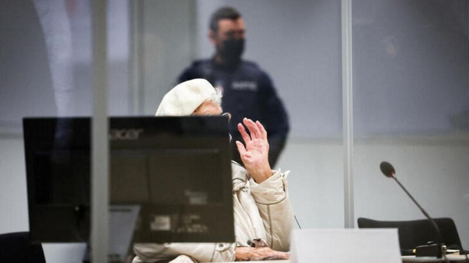 Exsecretaria de campo de concentración de 97 años es condenada por crímenes de guerra nazis: medios