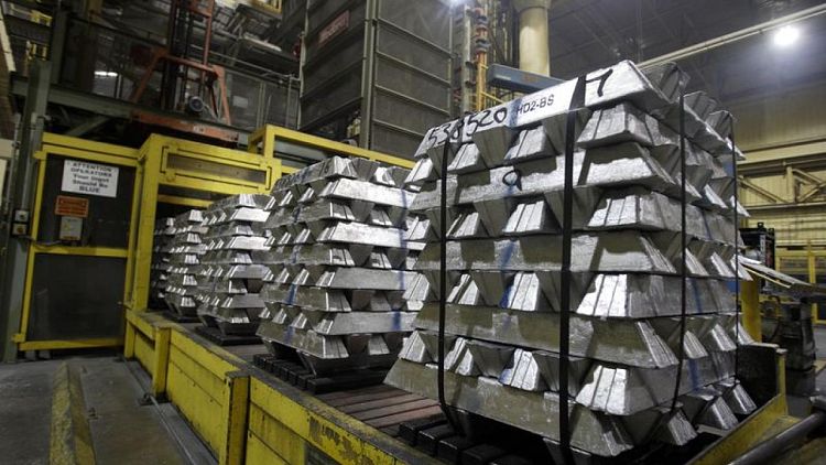 El aluminio sube impulsado por disminución de inventarios y debilidad del dólar