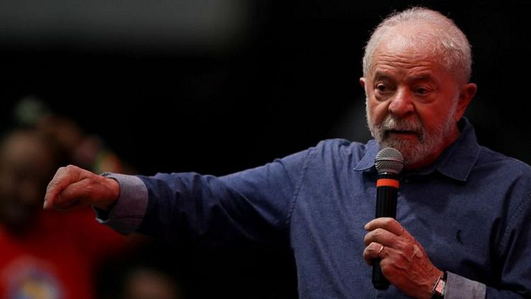 Lula habla con Putin, dice que busca "diálogo con todos"