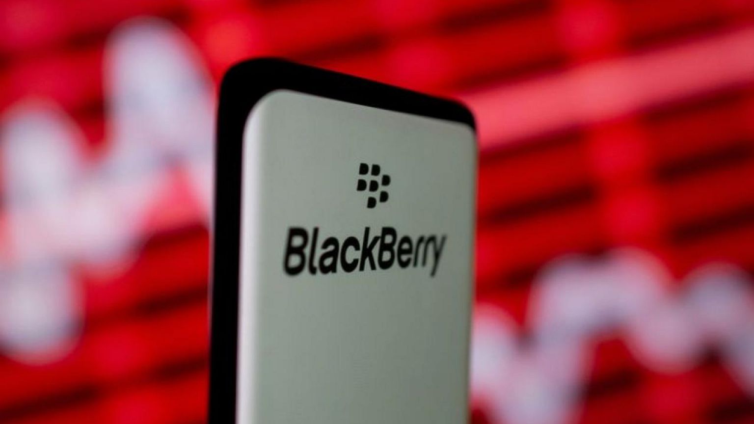 BlackBerry quarterly revenue beats estimates