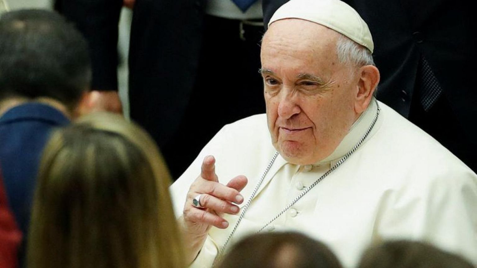El Papa denuncia abusos psicológicos mientras caso que afecta a los jesuitas sacude a la Iglesia
