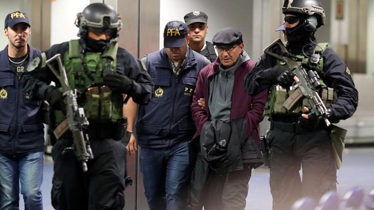 Justicia argentina condena a prisión a expolicía extraditado de Francia por delitos lesa humanidad en década 1970