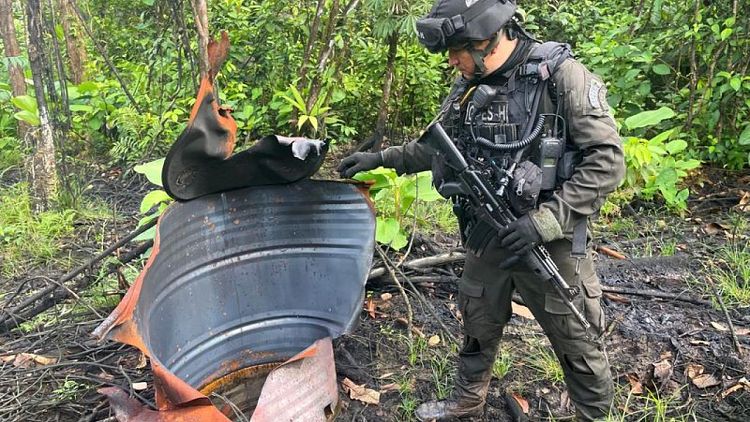 Se dispara el robo de petróleo en Colombia, dejando un surco de daños ambientales