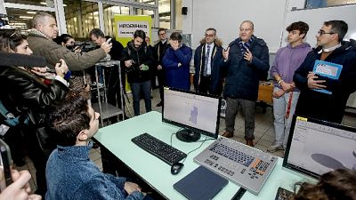 Valditara firma decreto Linee per l'orientamento Valditara firma decreto Linee per l'orientamento