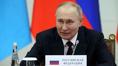 Putin prohíbe las exportaciones de crudo ruso a los países que impusieron tope de precios: decreto
