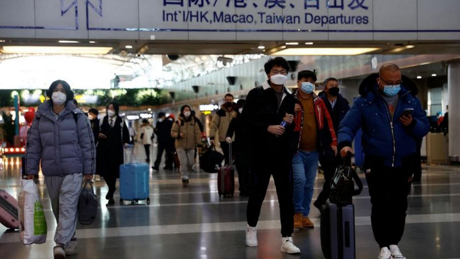 Reino Unido exigirá pruebas de COVID negativas para llegadas desde China
