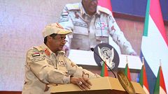 ئب رئيس المجلس السيادي السوداني محمد حمدان دقلو  في مهمة إلى مدينة نيالا بولاية جنوب دارفور لتقييم الوضع الأمني في أعقاب موجة جديدة من العنف هناك، 29 ديسمبر 2022 .