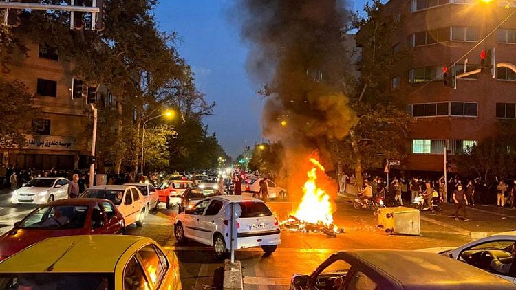 إيران تعدم اثنين متهمين بقتل مسؤول أمني خلال احتجاجات