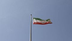 العلم الإيراني.